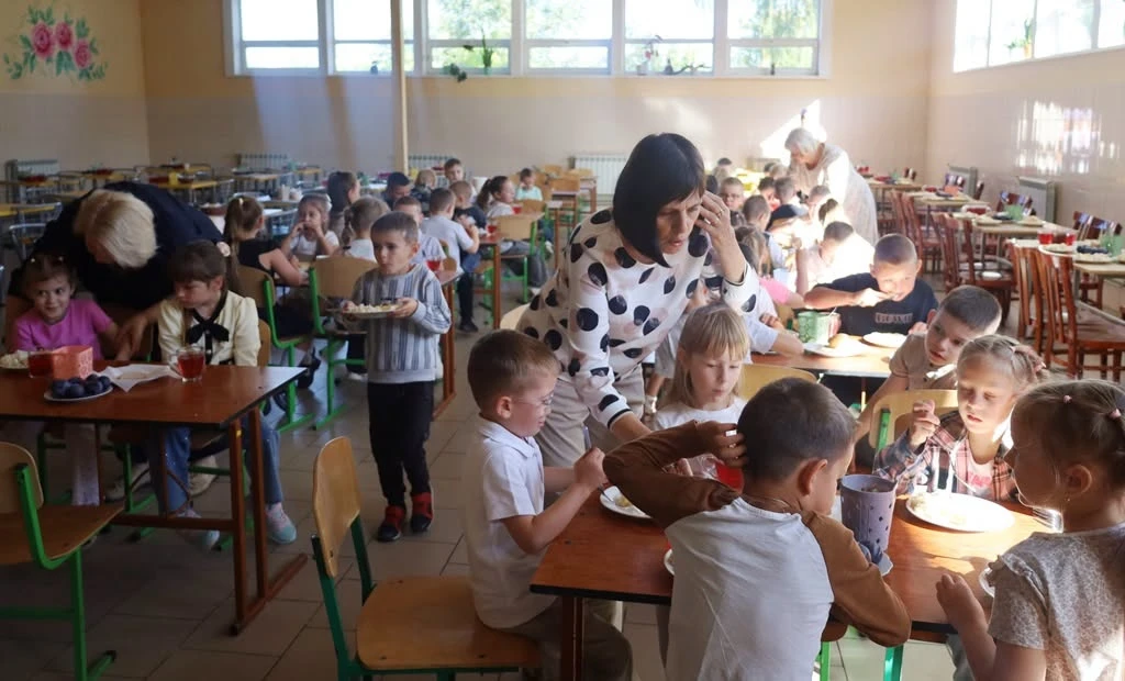 Що їдять школярі: на Звягельщині посадовці проінспектували харчоблоки та меню