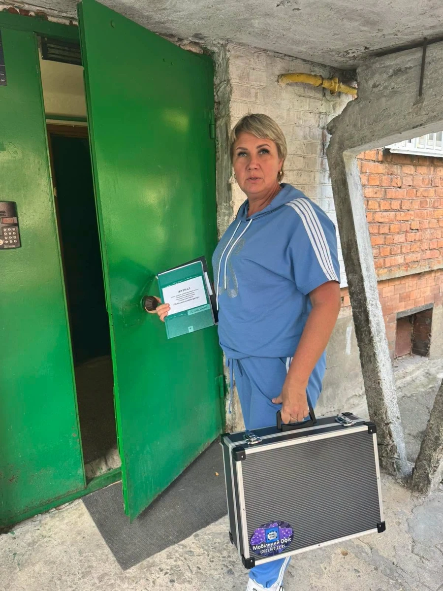 Послуги ЦНАП вдома: у Звягелі адміністратори здійснюють виїзди із мобільною валізою