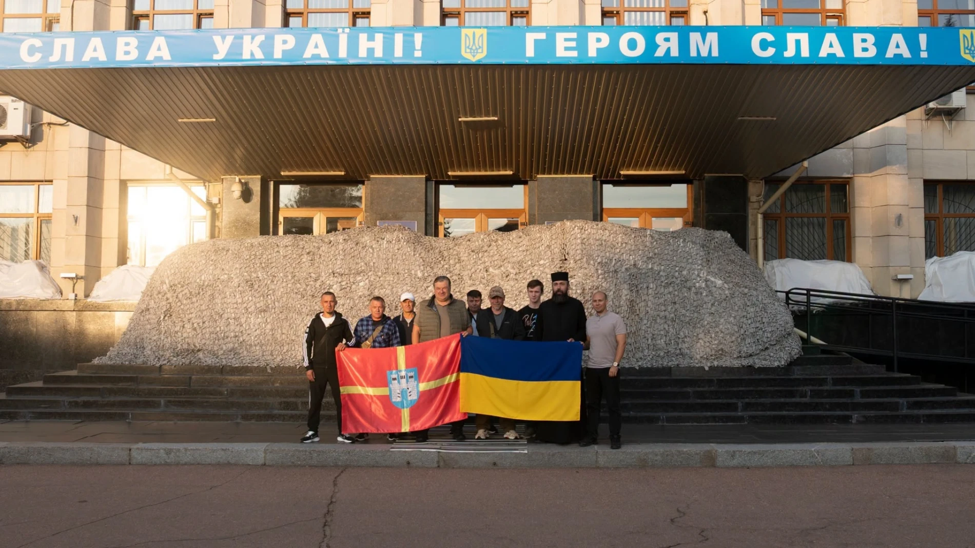 Група звільнених з полону Захисників із Житомирщини вирушила у паломницький тур на Афон