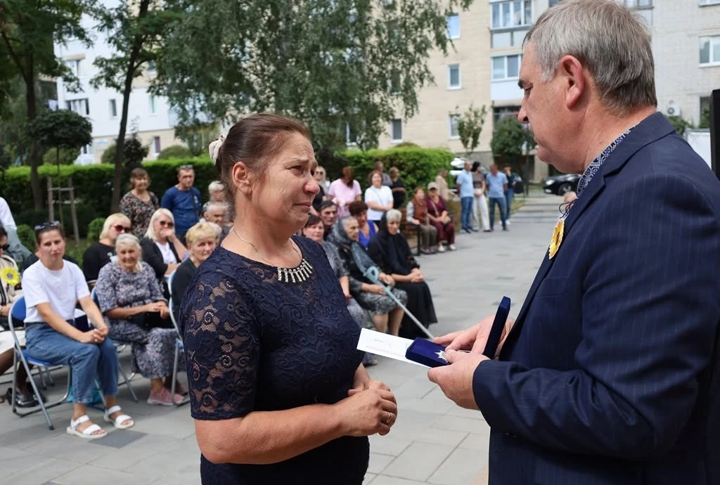 Біль і гордість громади: у Звягелі відкрили нові світлини полеглих воїнів та артлокацію