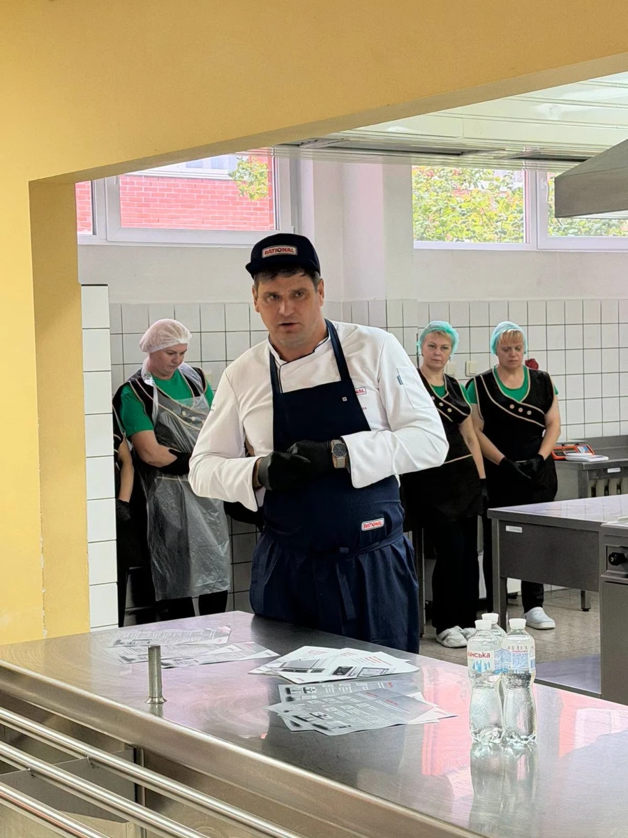 Кухарі закладів освіти Звягеля опановували нові технології приготування шкільних страв