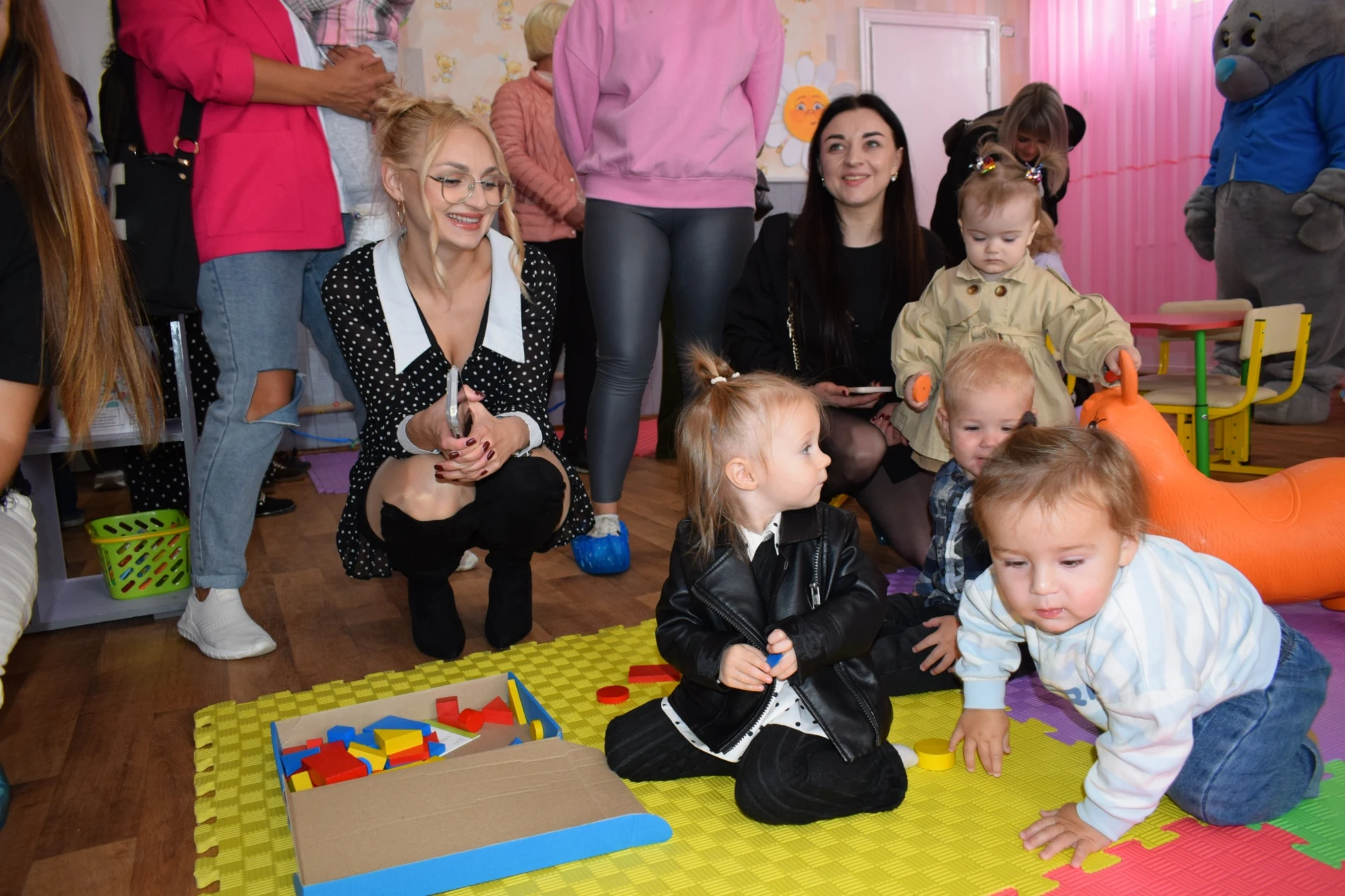 «Треба витягати наших мам з їхньої мушлі»: у Звягелі запрацював центр педагогічного партнерства
