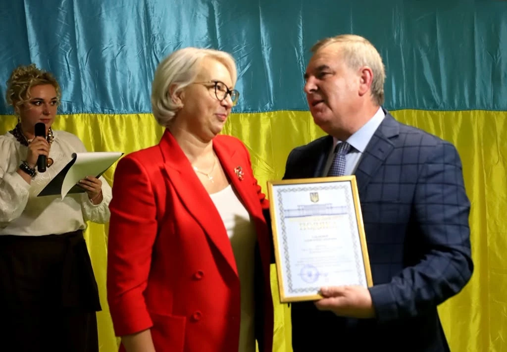 Звягель відзначив День працівників освіти: хто отримав статуетку 
