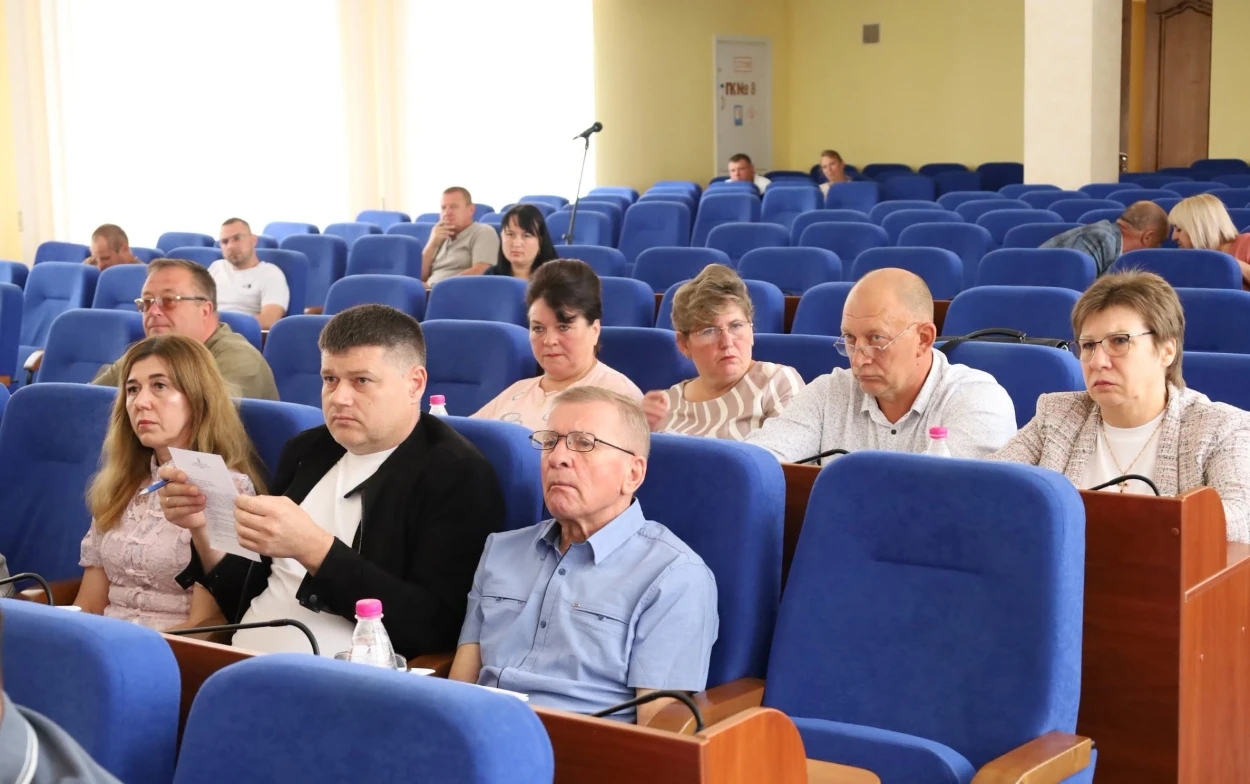 Зміни у тарифах, безкоштовні обіди для школярів та інвестиції: головні рішення виконкому у Звягелі