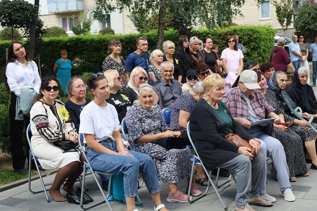 Біль і гордість громади: у Звягелі відкрили нові світлини полеглих воїнів та артлокацію