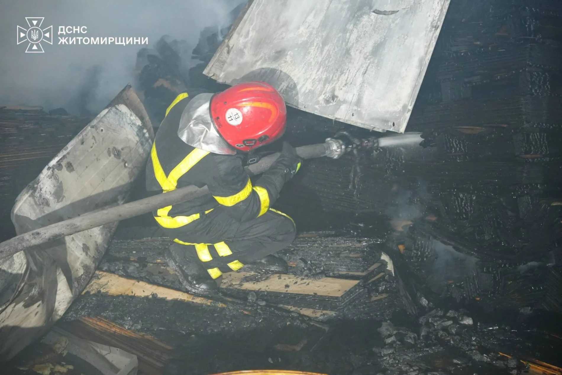 Російська атака на Житомирщину: на цивільному підприємстві виникла пожежа, є жертви
