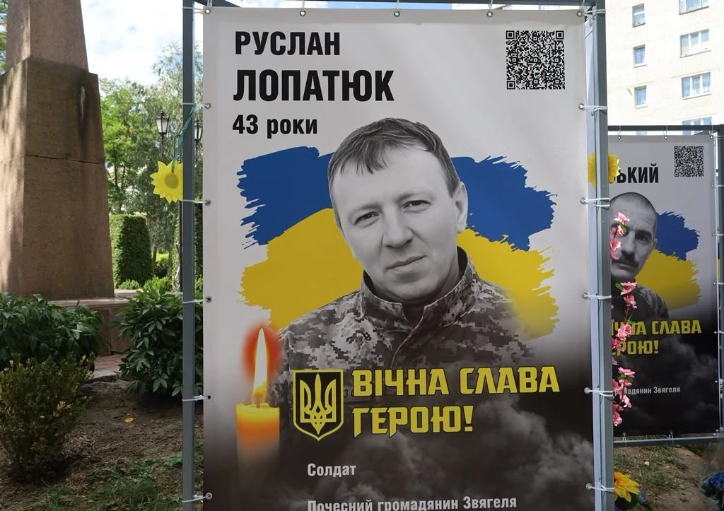 Біль і гордість громади: у Звягелі відкрили нові світлини полеглих воїнів та артлокацію