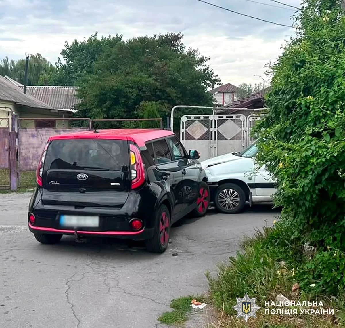 Поліція з'ясовує обставини ДТП у Звягелі за участю Kia та Peugeot