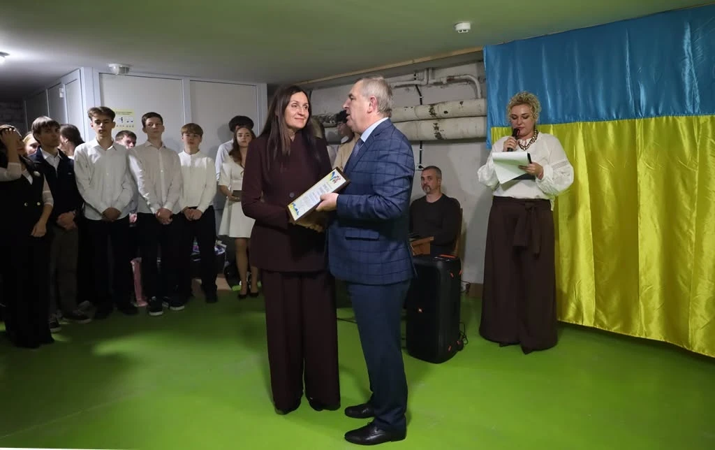 Звягель відзначив День працівників освіти: хто отримав статуетку 