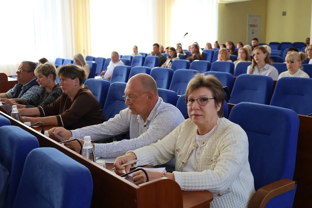 Освітня мережа, соцпідтримка та житло для ВПО: головні рішення виконкому у Звягелі
