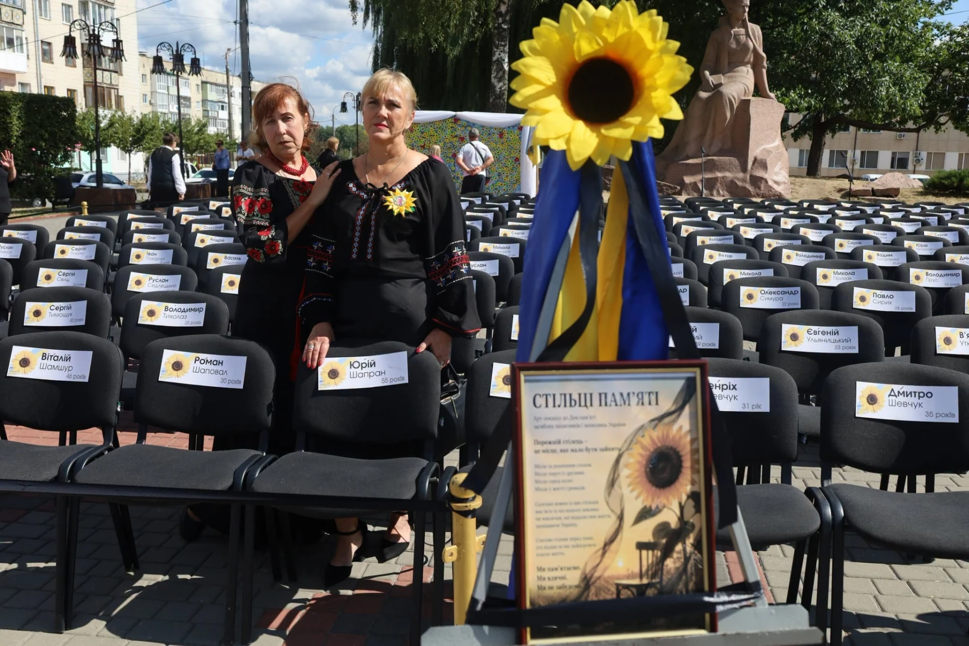 Біль і гордість громади: у Звягелі відкрили нові світлини полеглих воїнів та артлокацію