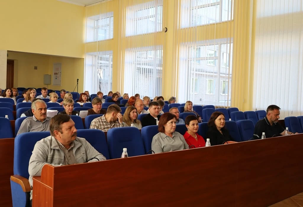 Освітня мережа, соцпідтримка та житло для ВПО: головні рішення виконкому у Звягелі