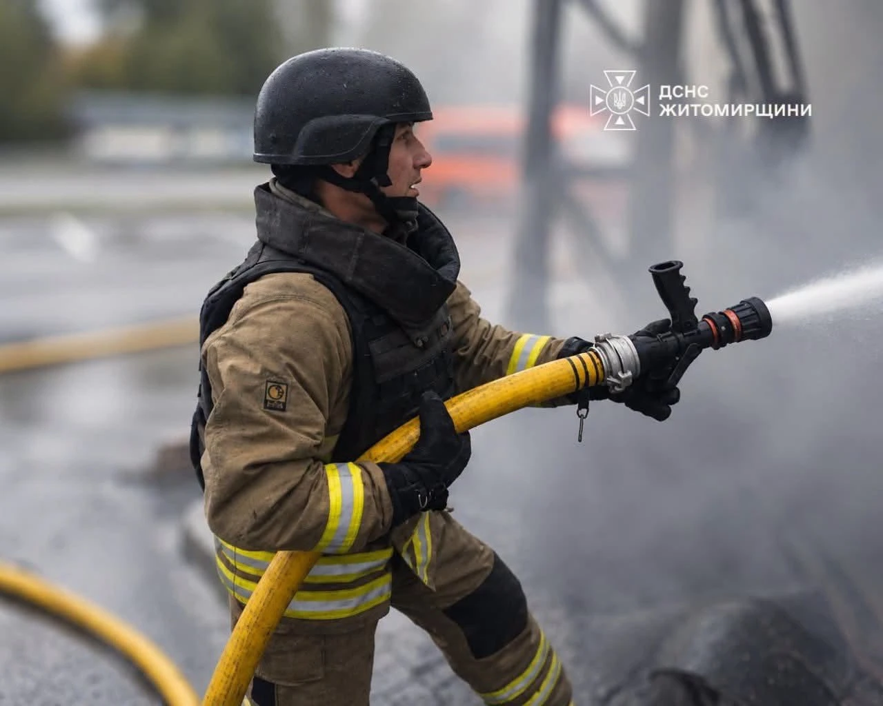 Рятувальники показали фото ліквідації пожеж на двох заправках Звягельщини