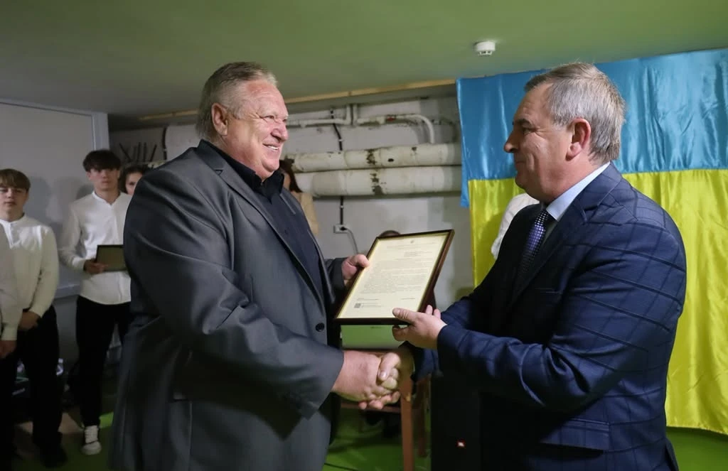 Звягель відзначив День працівників освіти: хто отримав статуетку 