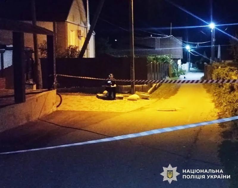 Поблизу одного з магазинів у Звягелі чоловік вдарив ножем знайомого у шию