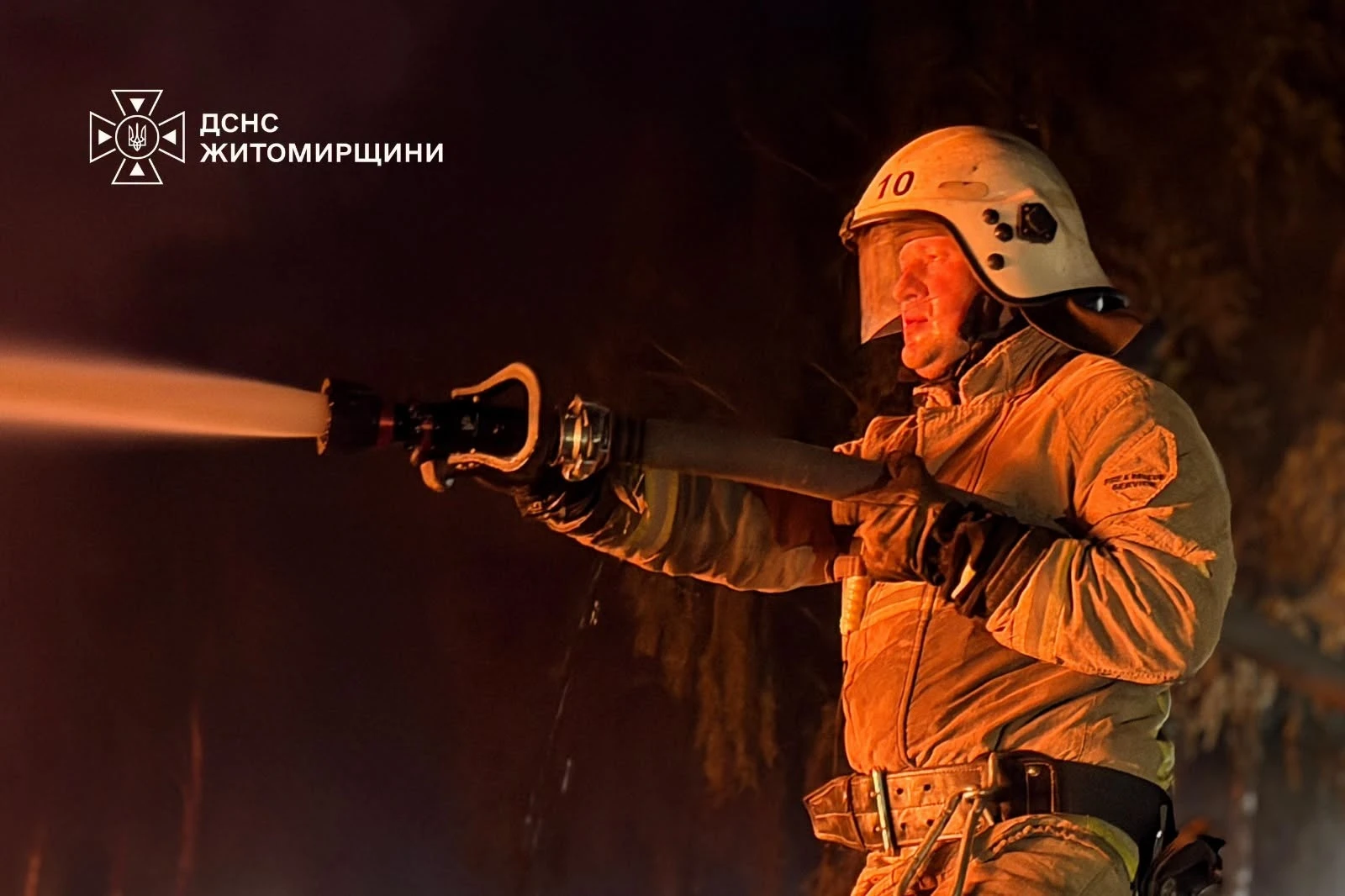 Рятувальники показали наслідки повітряного удару росіян по Житомирщині
