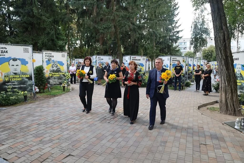 Біль і гордість громади: у Звягелі відкрили нові світлини полеглих воїнів та артлокацію