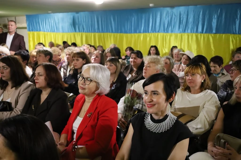 Звягель відзначив День працівників освіти: хто отримав статуетку 