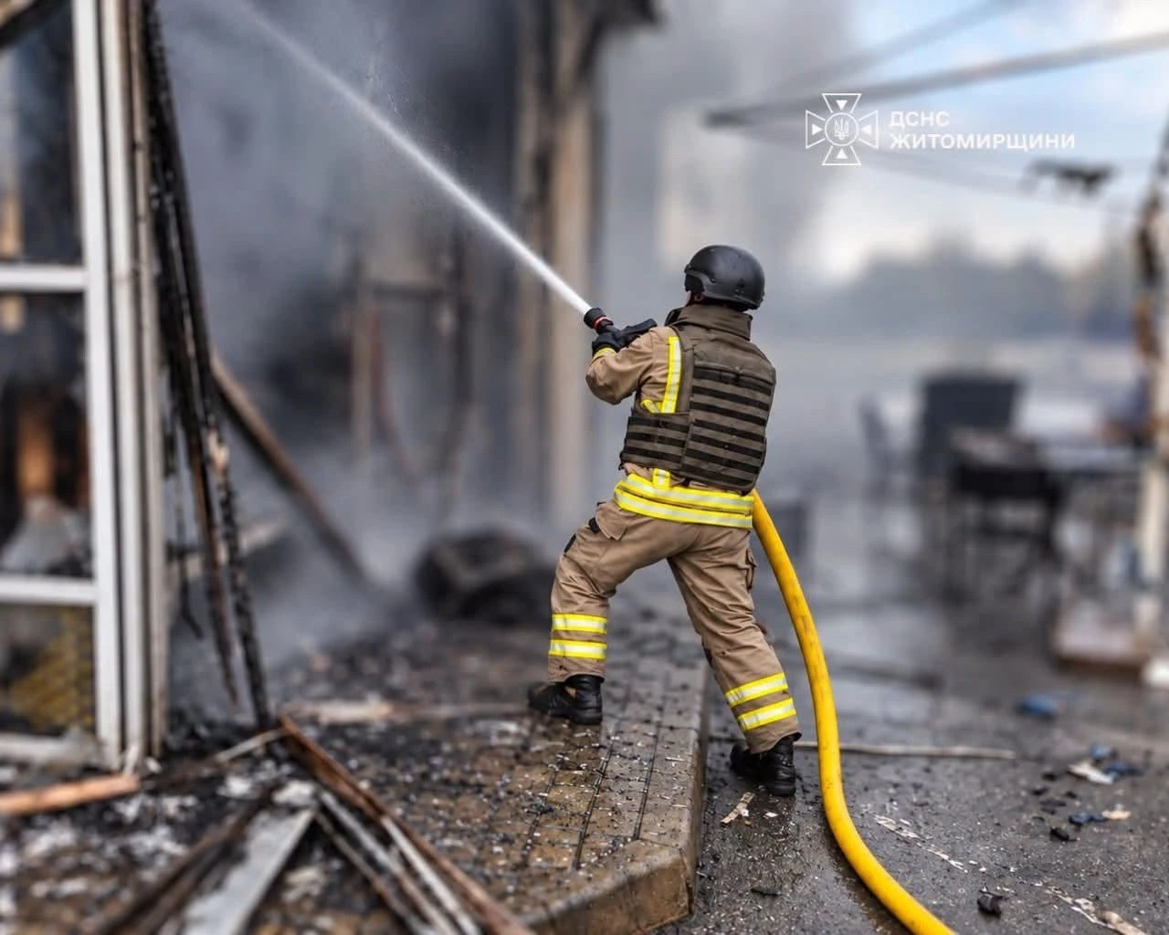 Рятувальники показали фото ліквідації пожеж на двох заправках Звягельщини