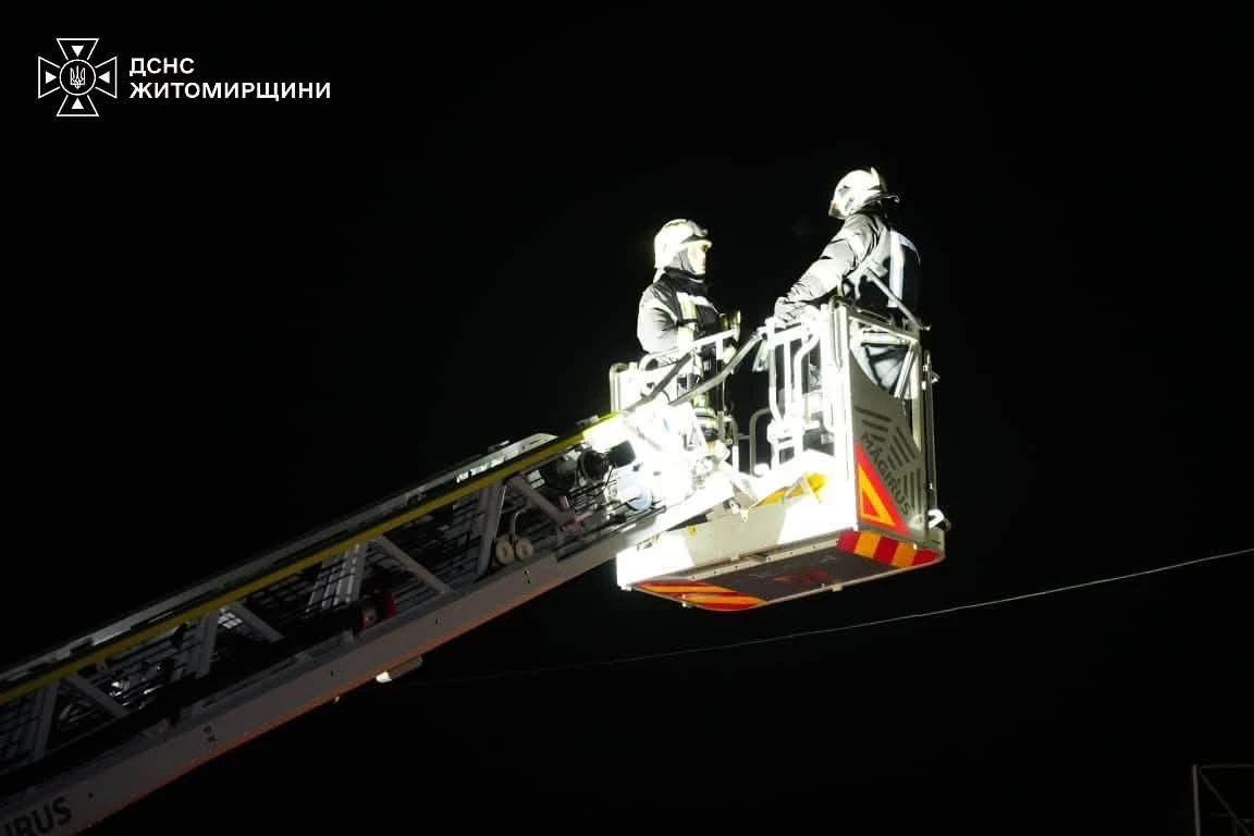 Росіяни вдарили по цивільних об'єктах Житомирщини: пошкоджено супермаркет та вокзал
