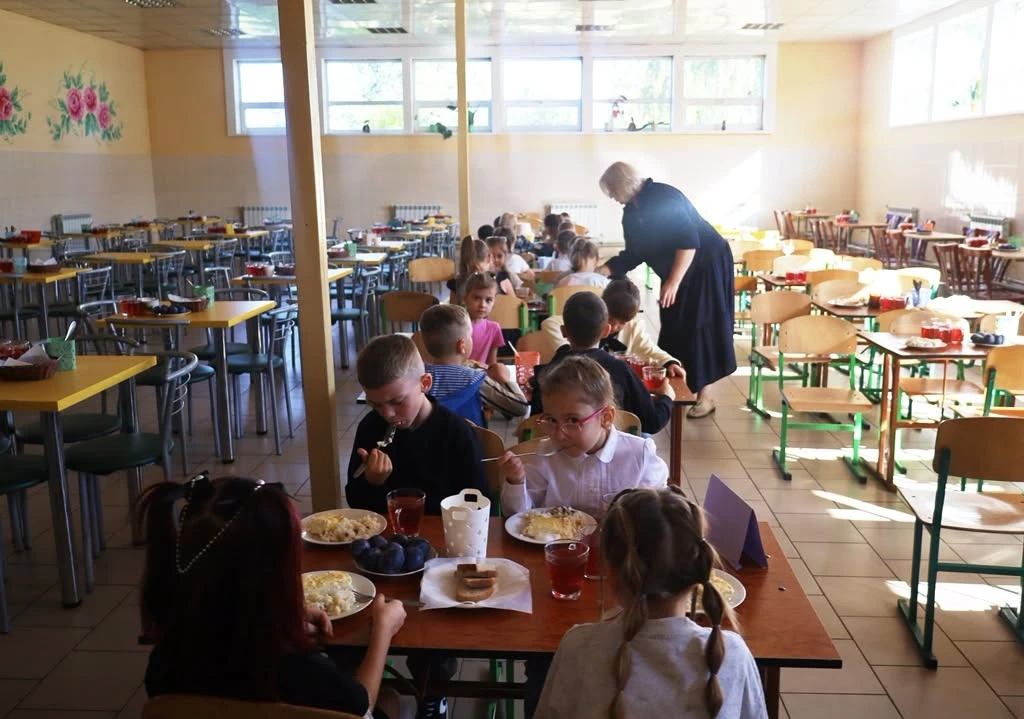 Що їдять школярі: на Звягельщині посадовці проінспектували харчоблоки та меню