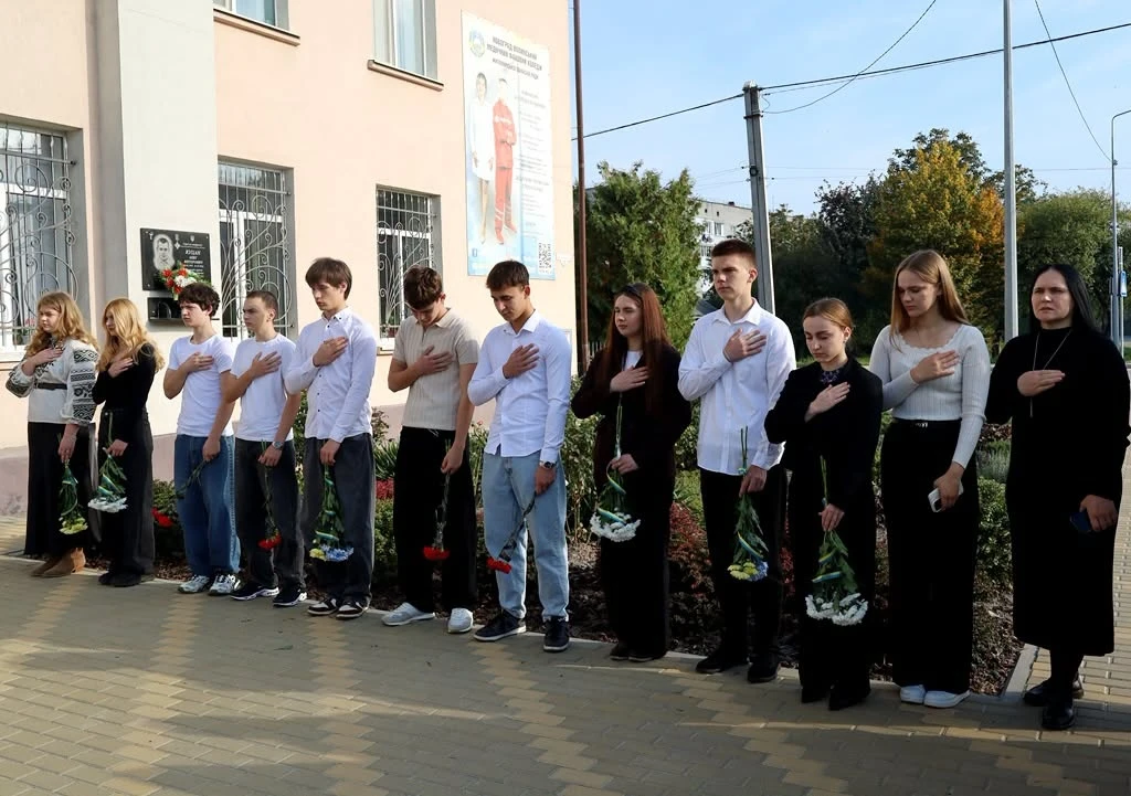 У Звягельському медичному фаховому коледжі увічнили пам'ять Захисника Еміля Кізюка