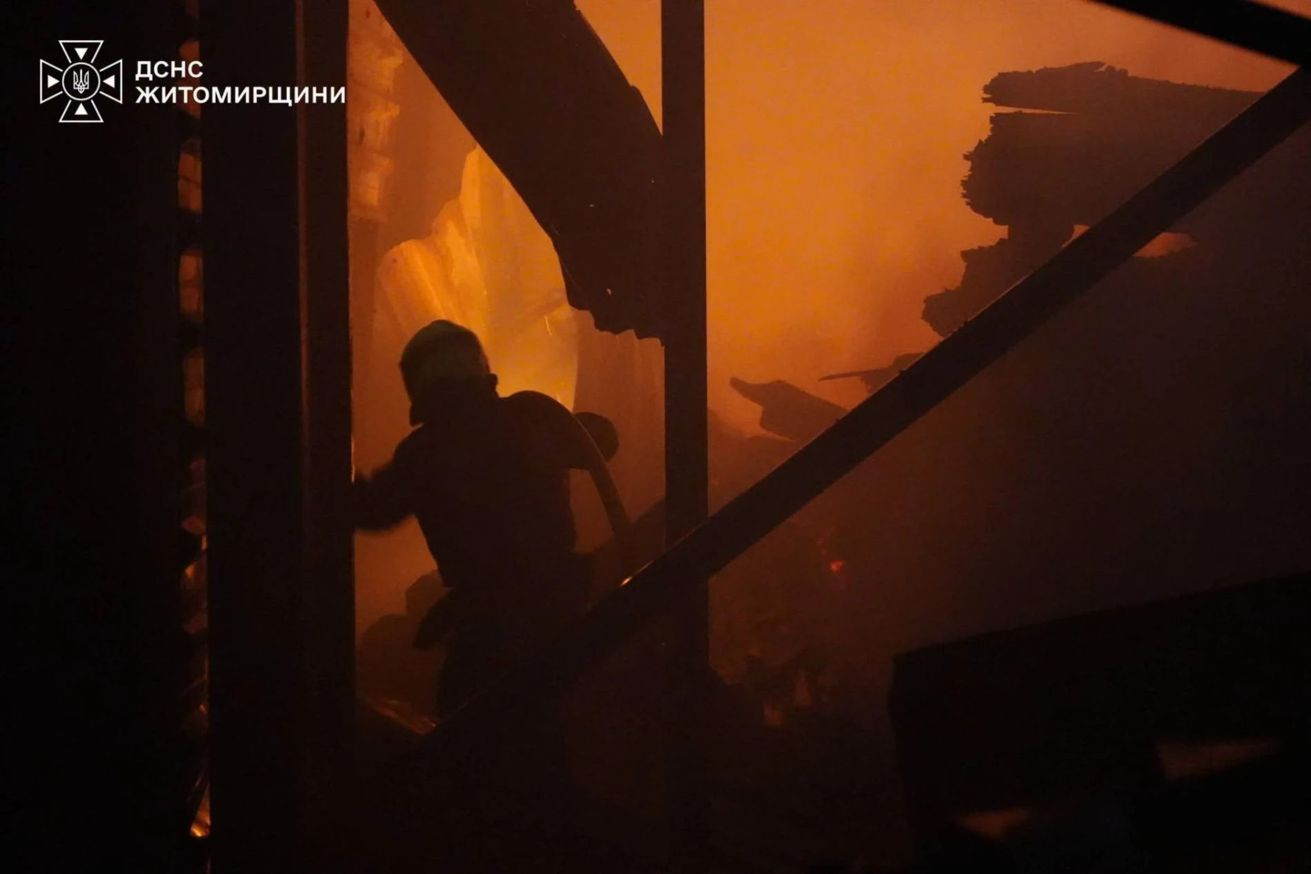 Російська атака на Житомирщину: на цивільному підприємстві виникла пожежа, є жертви