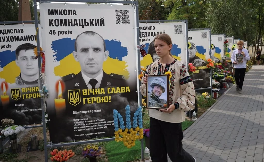 Біль і гордість громади: у Звягелі відкрили нові світлини полеглих воїнів та артлокацію