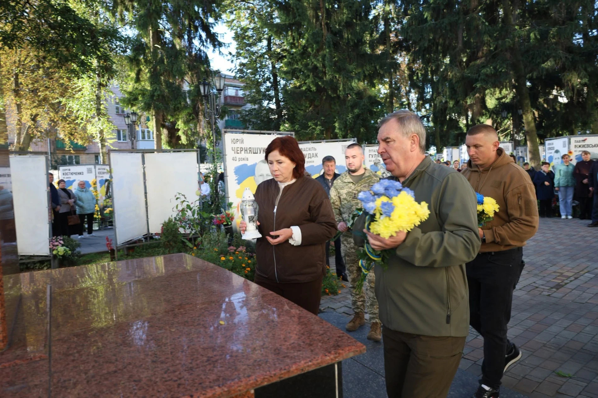 День Захисників і Захисниць: у Звягелі поіменно вшанували полеглих оборонців України