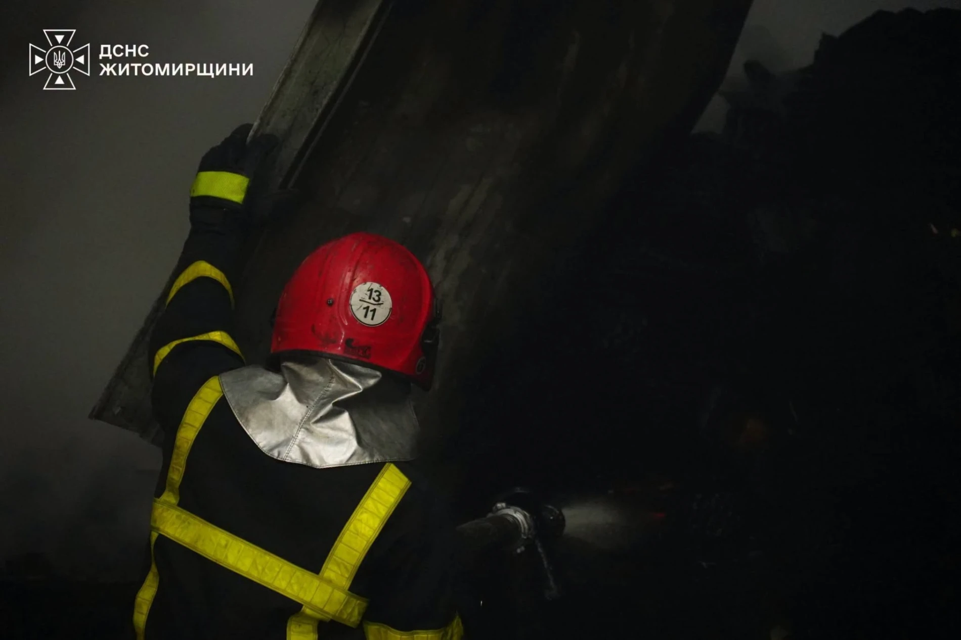 Російська атака на Житомирщину: на цивільному підприємстві виникла пожежа, є жертви