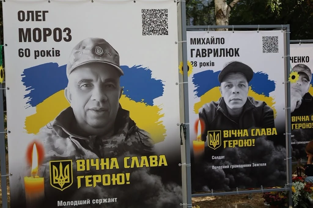 Біль і гордість громади: у Звягелі відкрили нові світлини полеглих воїнів та артлокацію
