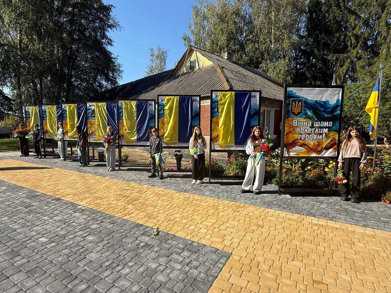 Сім життів: у селі Кам'яний Майдан з'явилася Алея пам'яті на честь полеглих Захисників