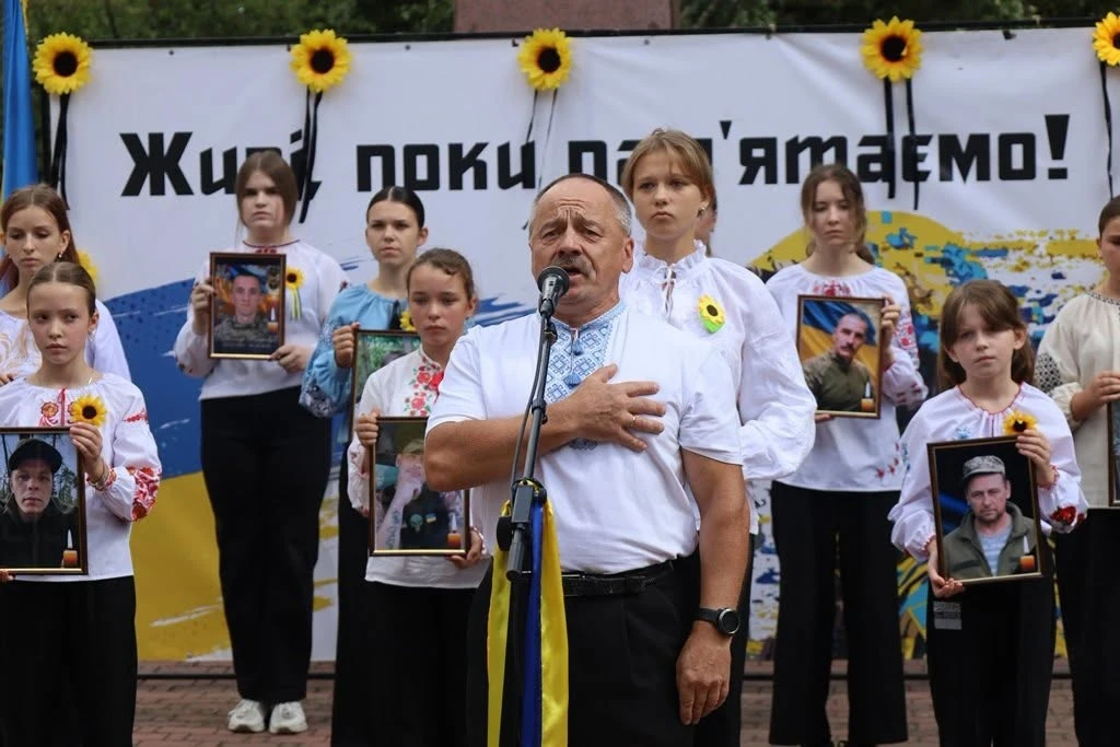 Біль і гордість громади: у Звягелі відкрили нові світлини полеглих воїнів та артлокацію