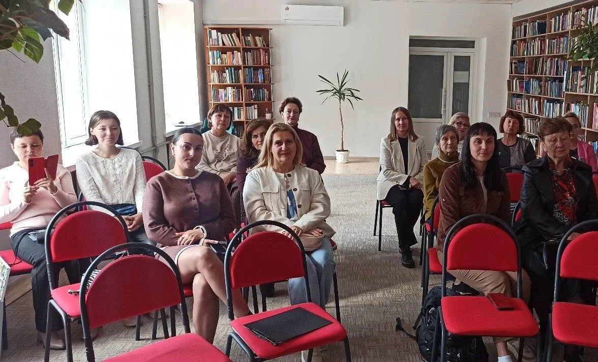 Про любов, випробування та надію: у Звягелі презентували книгу Олени Волинської