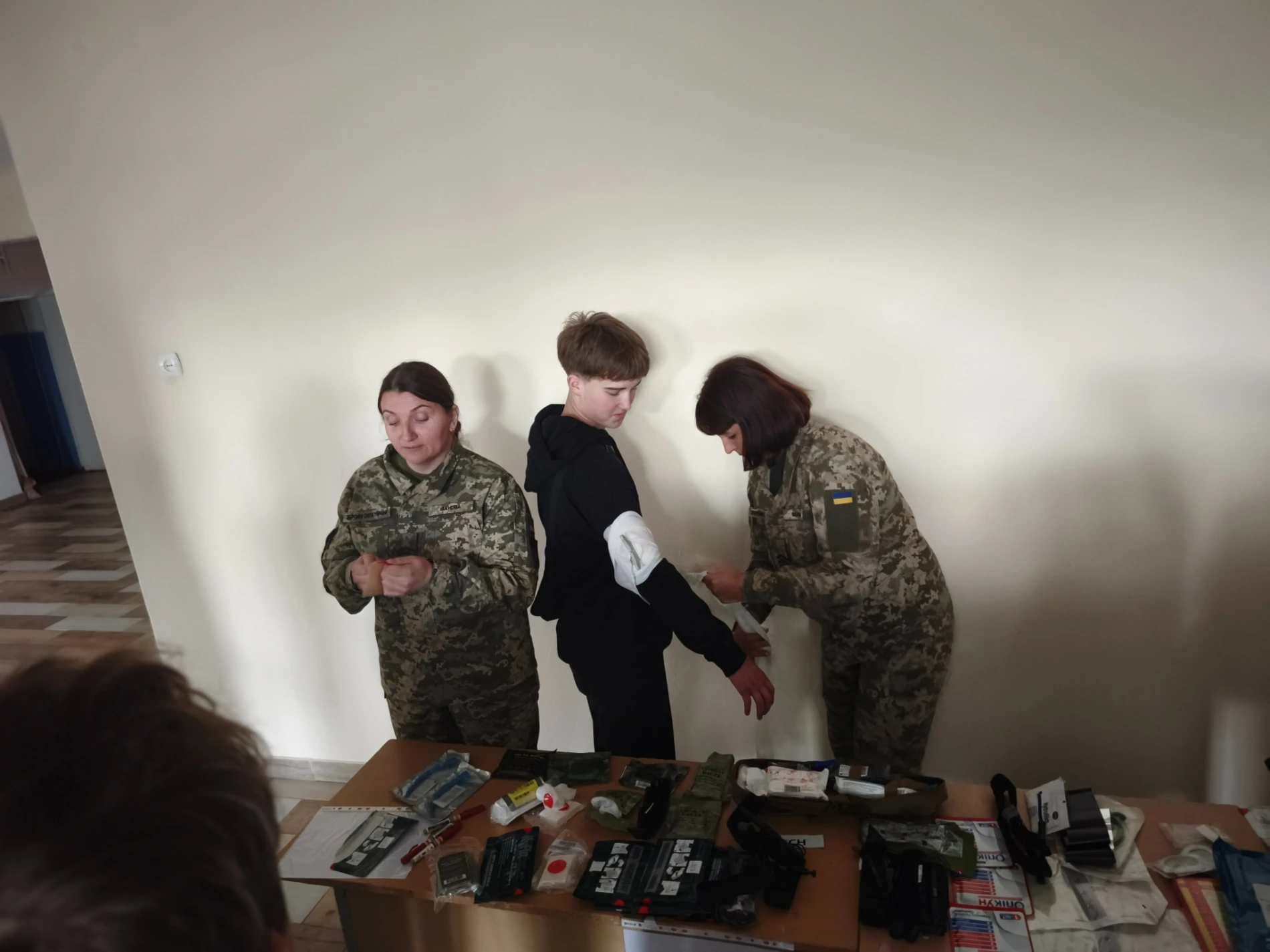 Дрони та такмед: як військові тренували школярів у Звягелі