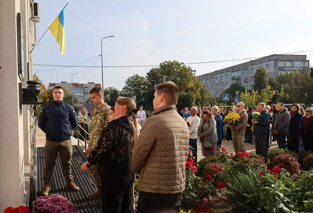 У Звягельському медичному фаховому коледжі увічнили пам'ять Захисника Еміля Кізюка