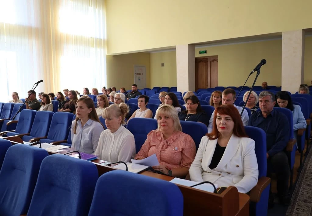 Освітня мережа, соцпідтримка та житло для ВПО: головні рішення виконкому у Звягелі