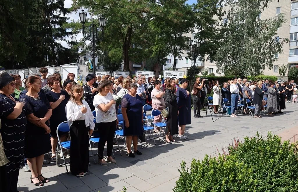 Біль і гордість громади: у Звягелі відкрили нові світлини полеглих воїнів та артлокацію