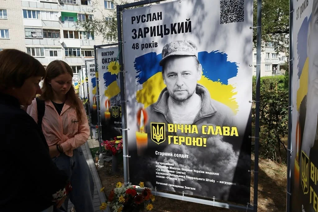 Біль і гордість громади: у Звягелі відкрили нові світлини полеглих воїнів та артлокацію
