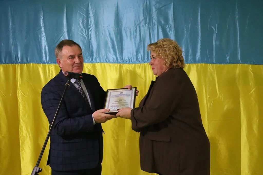 Звягель відзначив День працівників освіти: хто отримав статуетку 