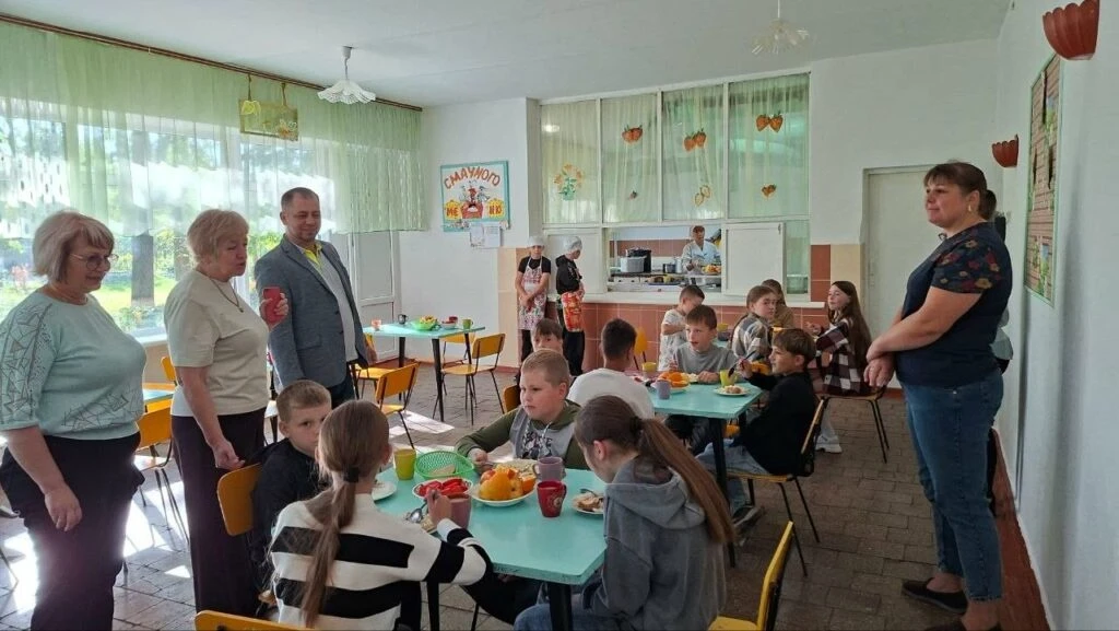 Що їдять школярі: на Звягельщині посадовці проінспектували харчоблоки та меню