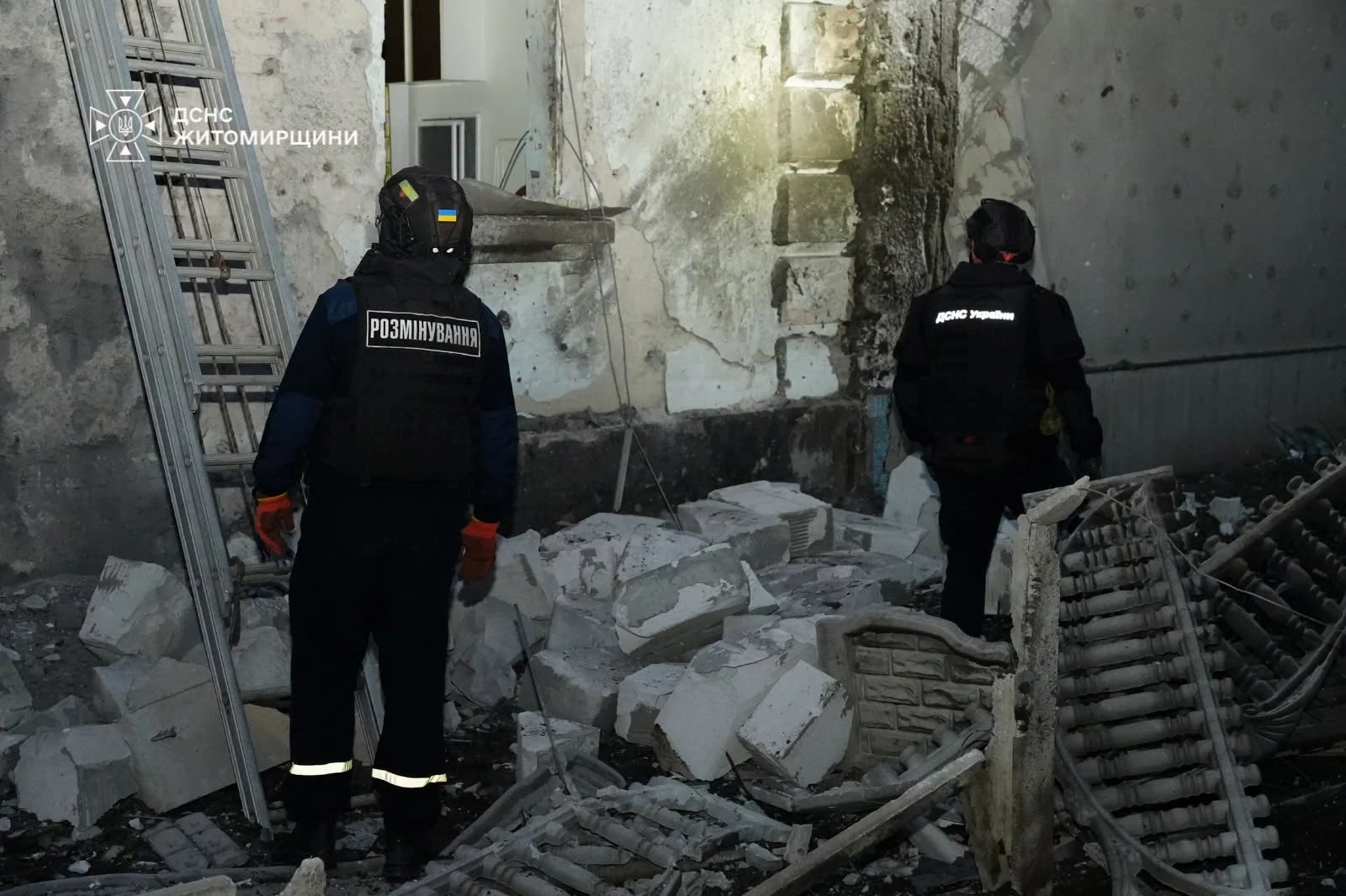 Росіяни вдарили по житловому будинку на Житомирщині: 8 постраждалих, з них двоє дітей