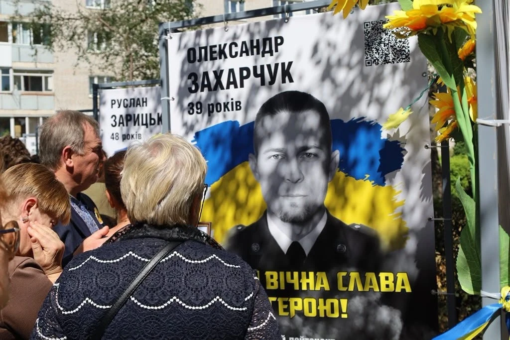 Біль і гордість громади: у Звягелі відкрили нові світлини полеглих воїнів та артлокацію
