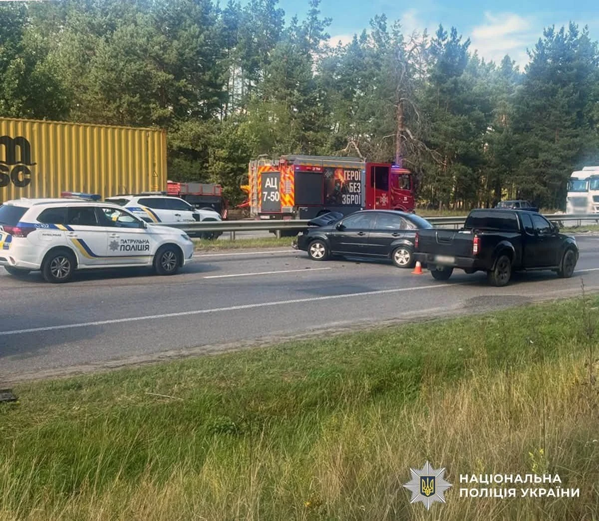 ДТП на Житомирщині: маршрутка перекинулася після зіткнення з легковиком, є травмовані