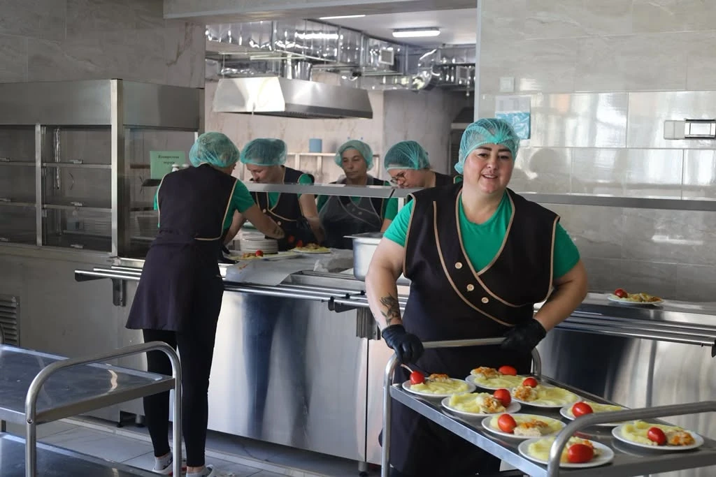 Що їдять школярі: на Звягельщині посадовці проінспектували харчоблоки та меню