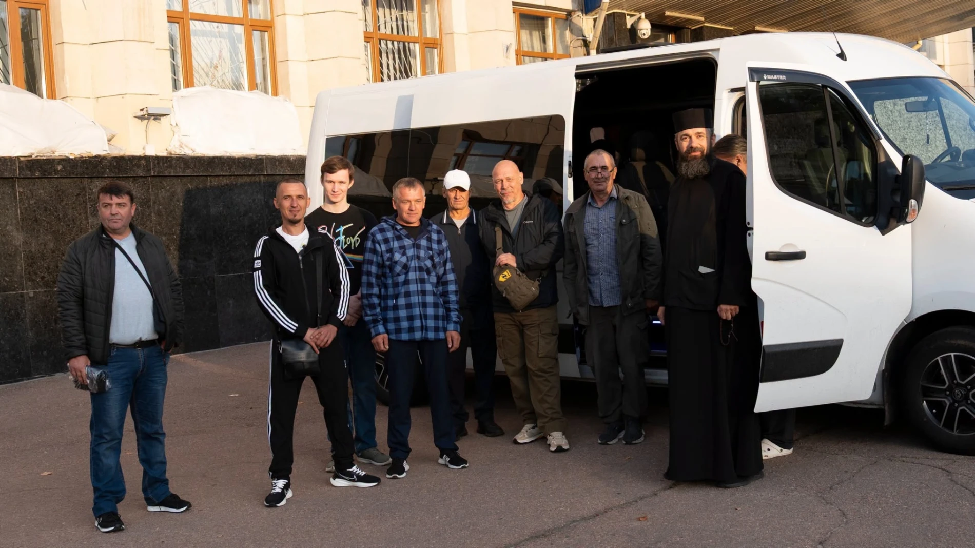 Група звільнених з полону Захисників із Житомирщини вирушила у паломницький тур на Афон