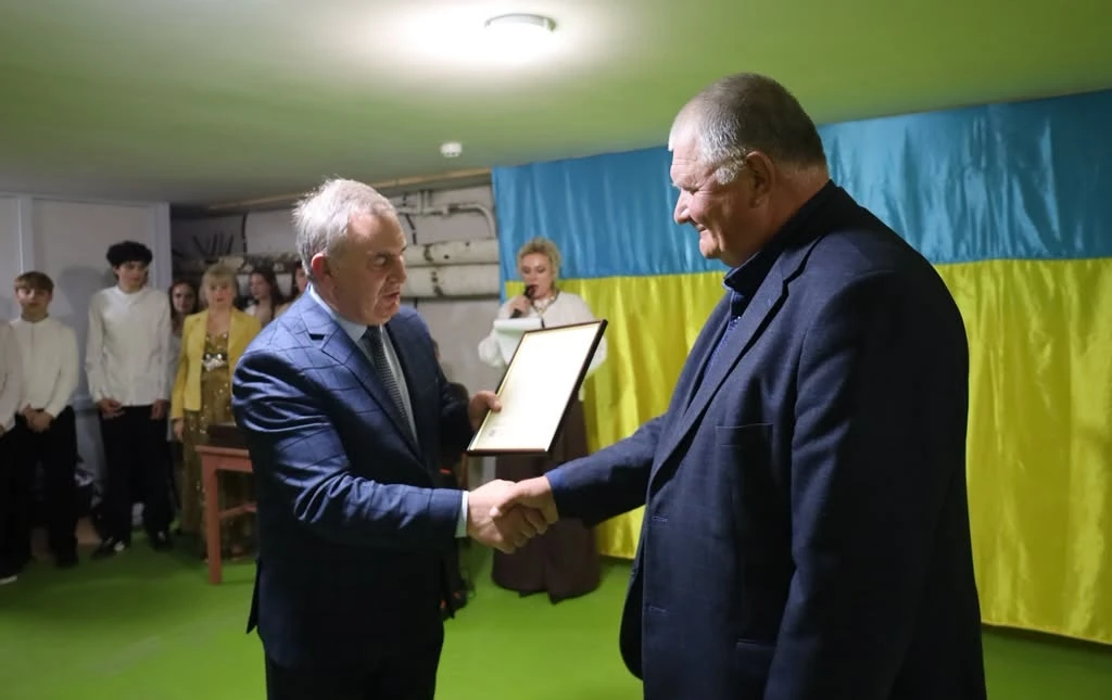Звягель відзначив День працівників освіти: хто отримав статуетку 
