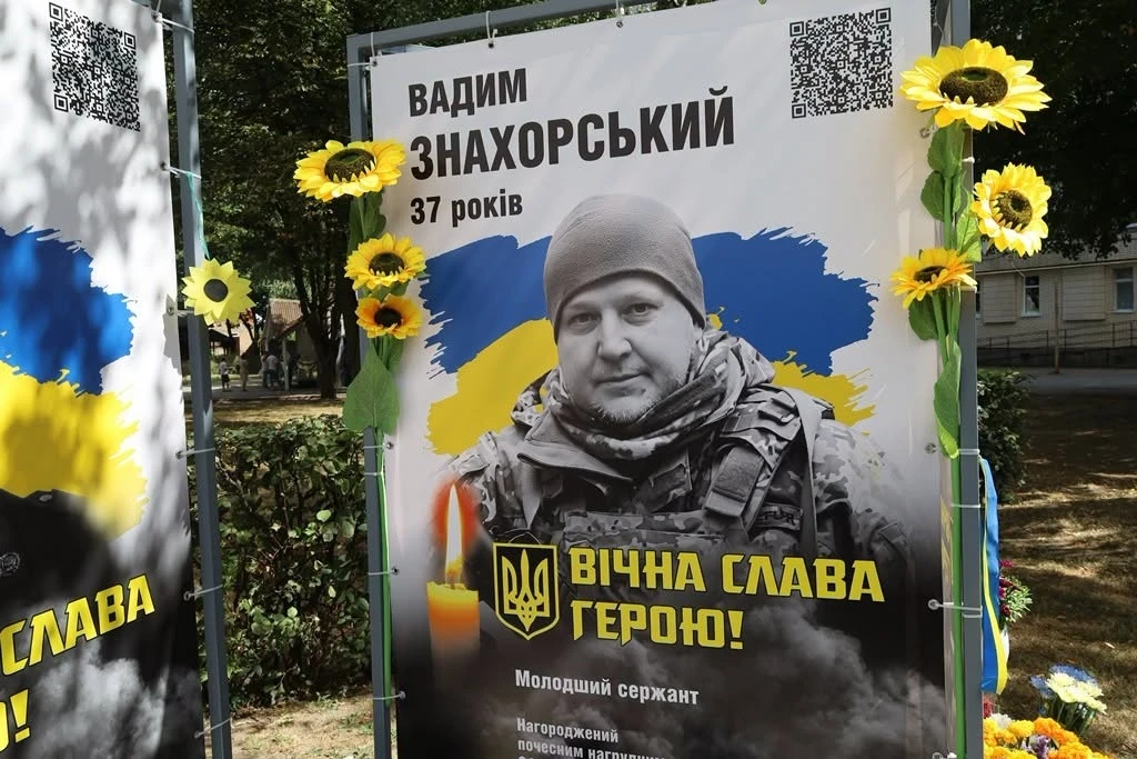 Біль і гордість громади: у Звягелі відкрили нові світлини полеглих воїнів та артлокацію