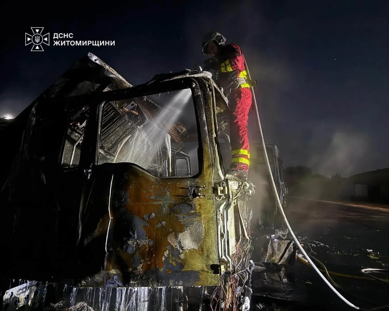 Удар росіян по Житомирщині: рятувальники показали наслідки ворожої атаки 27 серпня