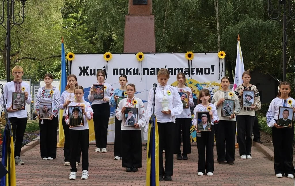 Біль і гордість громади: у Звягелі відкрили нові світлини полеглих воїнів та артлокацію